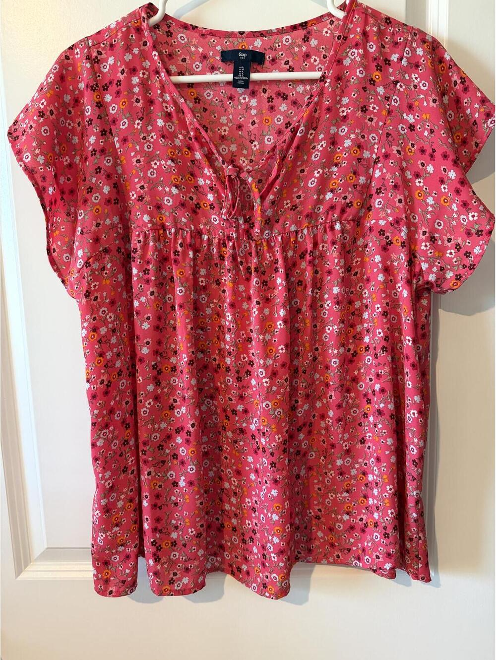 Gap women’s short sleeve shirt Large